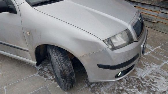 Zkouřený hašišem kradl mezi Prahou a Jihlavou vše, co mu přišlo pod ruku. Pak ujížděl po D1 policistům